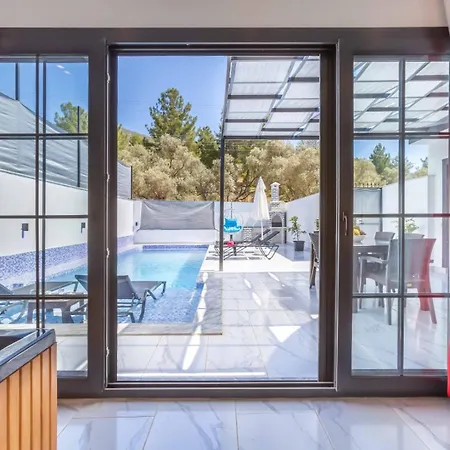 Ξενοδοχείο Hazal 4*